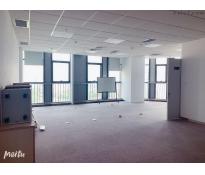 新华国金中心写字楼中等装修160㎡