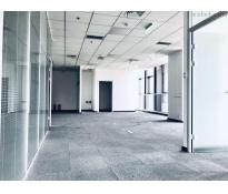 新华国金中心写字楼中等装修300㎡